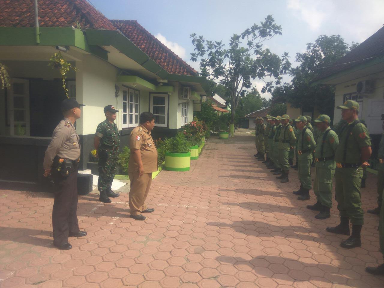 Pembinaan Satlinmas dalam Rangka Persiapan Pengamanan Pilkades Serentak Kecamatan Bubulan Tahun 2020