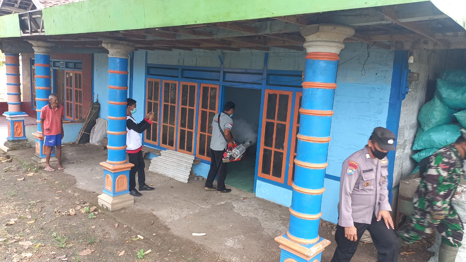 PENDAMPINGAN PENYEMPROTAN NYAMUK DEMAM BERDARAH (FOGING) DIDUSUN TLOTOK DESA BUBULAN KEC.BUBULAN