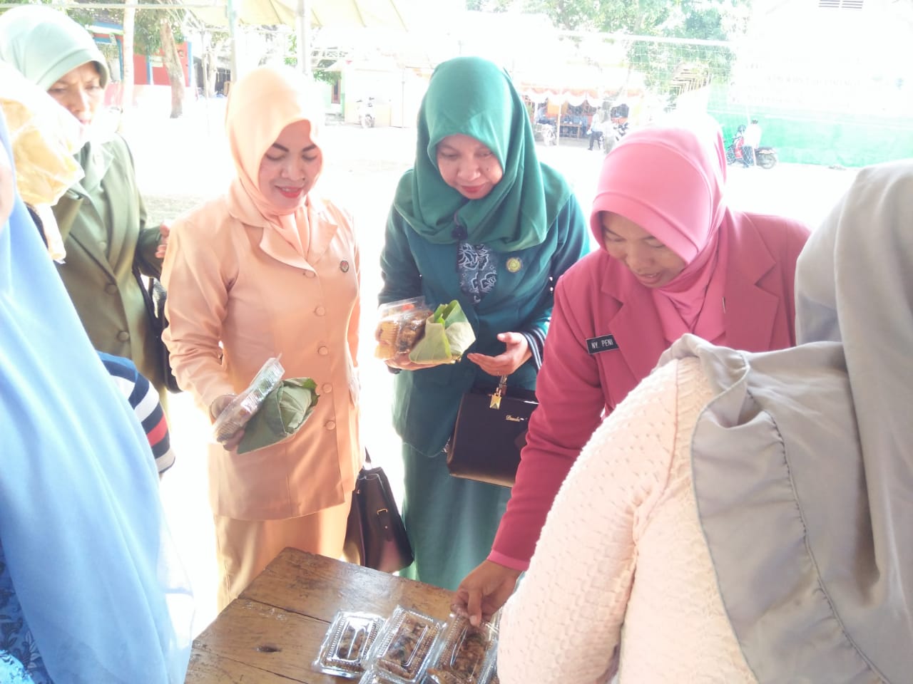 BAZAR DARI IBU DARMA WANITA DAN PKK KEC. BUBULAN