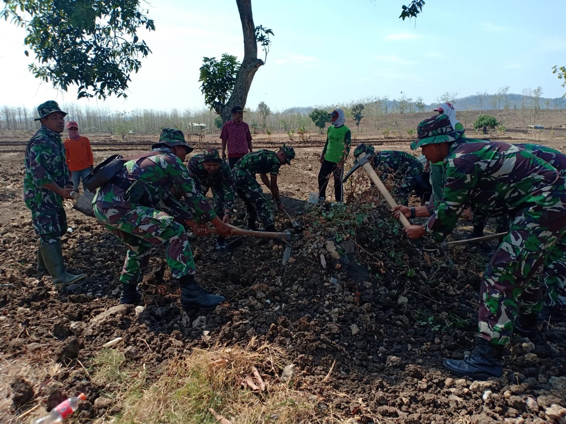 KARYA BAKTI TNI PEMBUATAN JL PERTANIAN (10/10/19)