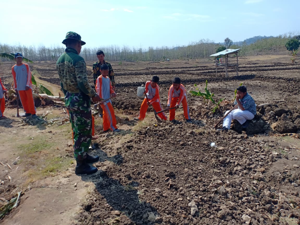 KARYA BAKTI TNI PEMBUATAN JL PERTANIAN (10/10/19)